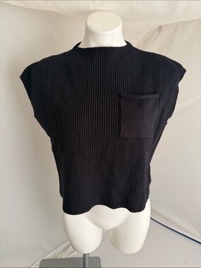 Black Ribbed Knit Sleeveless Sweater with Chest Pocket M